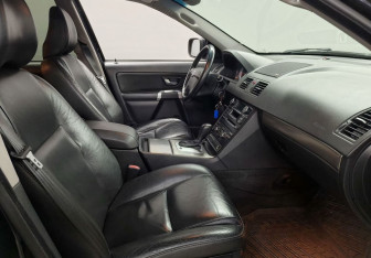Подержанный автомобиль Volvo XC90 2006 года (10 фото)