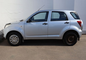 Подержанный автомобиль Daihatsu Terios 2008 года (8 фото)