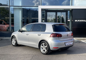 Подержанный автомобиль Volkswagen Golf Hatchback 2009 года (7 фото)