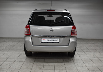 Подержанный автомобиль Opel Zafira Compactvan 2010 года (4 фото)