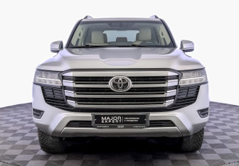 Подержанный автомобиль Toyota Land Cruiser Suv 2022 года (2 фото)