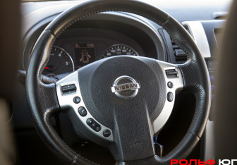 Подержанный автомобиль Nissan X-Trail 2011 года (11 фото)