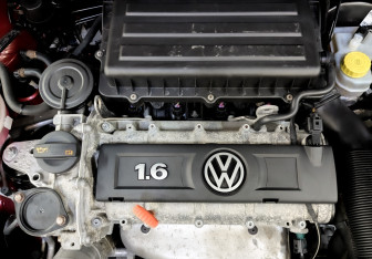 Подержанный автомобиль Volkswagen Polo Sedan 2012 года (9 фото)