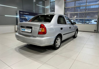 Подержанный автомобиль Hyundai Accent Hatchback 2005 года (4 фото)