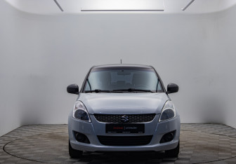 Подержанный автомобиль Suzuki Swift Hatchback 2011 года (8 фото)