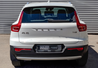 Подержанный автомобиль Volvo XC40 2020 года (6 фото)