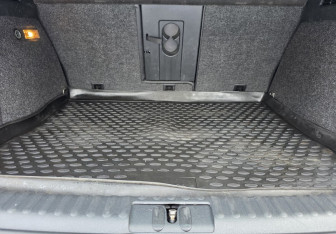 Подержанный автомобиль Volkswagen Tiguan 2009 года (17 фото)