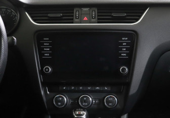 Подержанный автомобиль Skoda Octavia Wagon 2014 года (9 фото)