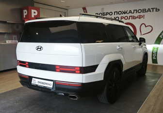 Подержанный автомобиль Hyundai Santa Fe 2023 года (4 фото)