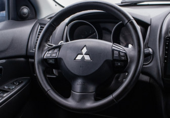 Подержанный автомобиль Mitsubishi ASX 2012 года (15 фото)