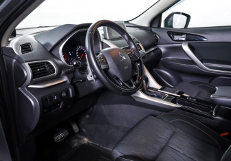 Подержанный автомобиль Mitsubishi Eclipse Cross 2019 года (16 фото)