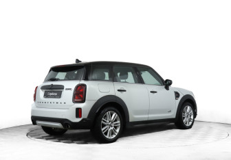 Подержанный автомобиль MINI Countryman 2022 года (5 фото)