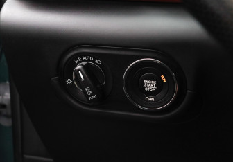 Подержанный автомобиль Maserati Levante 2021 года (24 фото)