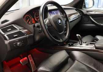 Подержанный автомобиль BMW X5 2013 года (7 фото)