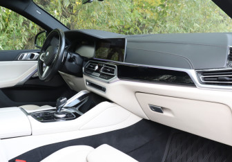 Подержанный автомобиль BMW X6 2021 года (9 фото)