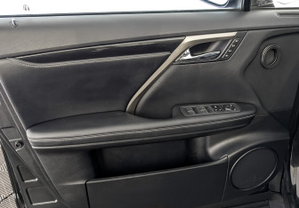 Подержанный автомобиль Lexus RX 2021 года (19 фото)