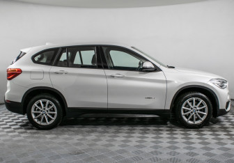 Подержанный автомобиль BMW X1 2017 года (4 фото)