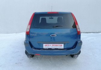 Подержанный автомобиль Ford Fusion 2008 года (6 фото)