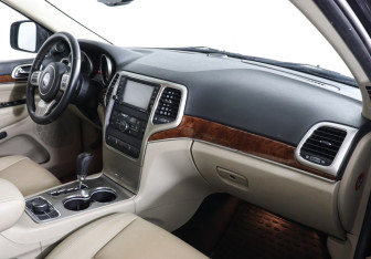 Подержанный автомобиль Jeep Grand Cherokee 2012 года (10 фото)