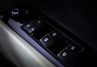 Подержанный автомобиль Toyota Alphard 2018 года (19 фото)