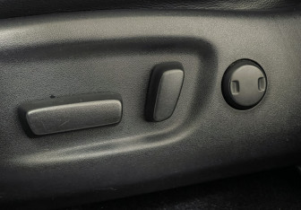 Подержанный автомобиль Toyota RAV4 2016 года (14 фото)