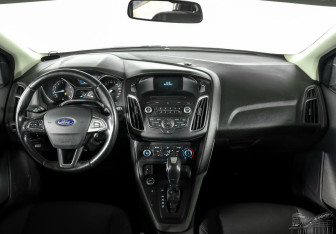 Подержанный автомобиль Ford Focus Wagon 2017 года (8 фото)