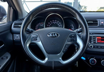 Подержанный автомобиль Kia Rio Hatchback 2016 года (12 фото)