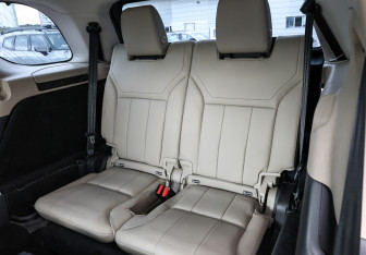 Подержанный автомобиль Land Rover Discovery 2018 года (13 фото)