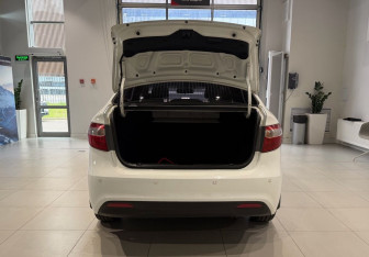 Подержанный автомобиль Kia Rio Sedan 2013 года (9 фото)