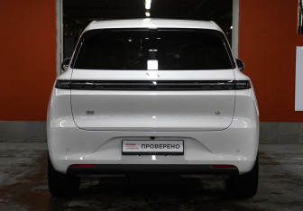 Подержанный автомобиль LiXiang L6 2025 года (6 фото)