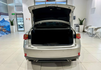 Подержанный автомобиль Lexus IS Sedan 2020 года (6 фото)