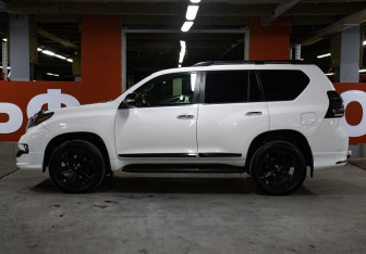 Подержанный автомобиль Toyota Land Cruiser Prado 2011 года (8 фото)