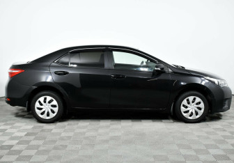 Подержанный автомобиль Toyota Corolla Sedan 2013 года (4 фото)