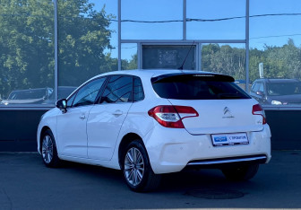 Подержанный автомобиль Citroen C4 Hatchback 2012 года (7 фото)