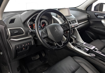 Подержанный автомобиль Mitsubishi Eclipse Cross 2019 года (15 фото)