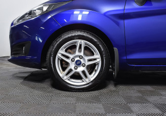 Подержанный автомобиль Ford Fiesta Hatchback 2017 года (7 фото)