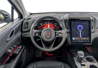 Подержанный автомобиль Hongqi HS3 2024 года (22 фото)