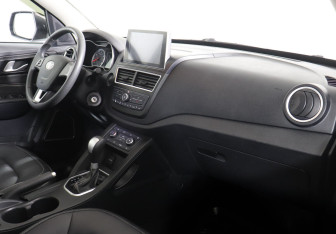 Подержанный автомобиль FAW Besturn X40 2019 года (6 фото)