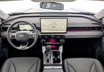 Новый Toyota RAV4 2025 (10 фото)