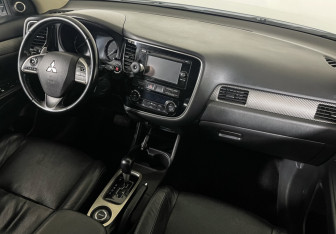 Подержанный автомобиль Mitsubishi Outlander 2013 года (9 фото)