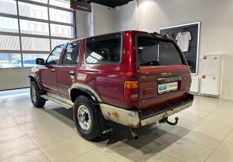 Подержанный автомобиль Toyota 4Runner 1995 года (6 фото)