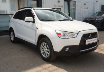 Подержанный автомобиль Mitsubishi ASX 2011 года (3 фото)