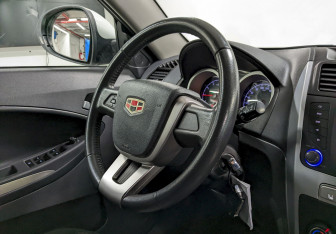 Подержанный автомобиль Geely Emgrand X7 2015 года (21 фото)