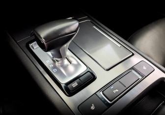 Подержанный автомобиль Genesis G80 2017 года (28 фото)
