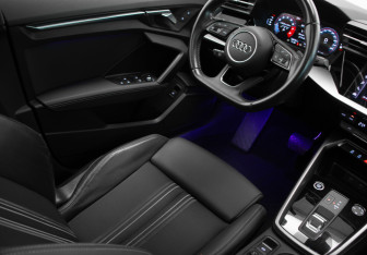 Подержанный автомобиль Audi A3 Hatchback 2021 года (18 фото)
