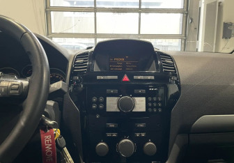 Подержанный автомобиль Opel Zafira Compactvan 2011 года (14 фото)