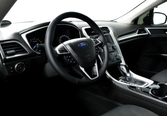 Подержанный автомобиль Ford Mondeo Sedan 2015 года (10 фото)
