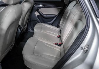 Подержанный автомобиль Audi Q3 2015 года (10 фото)