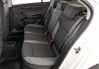 Подержанный автомобиль Skoda Rapid Liftback 2021 года (18 фото)