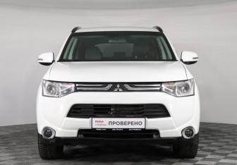 Подержанный автомобиль Mitsubishi Outlander 2012 года (2 фото)